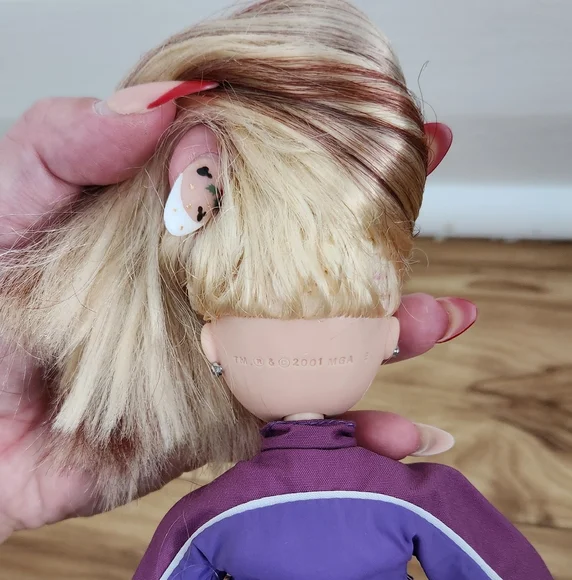 Bratz Play Sport Snowboarding Lillee - Picture 4 of 10